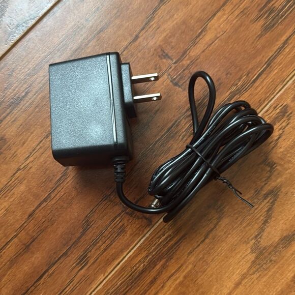 NWT DC 5V 2A Power Cord Supply 10W AC / DC Charger AC Adapter Power Supply - Picture 6 of 8